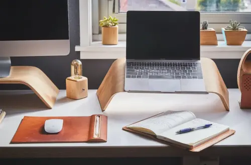 Acquistare arredi online conviene? Ecco i pro e i contro