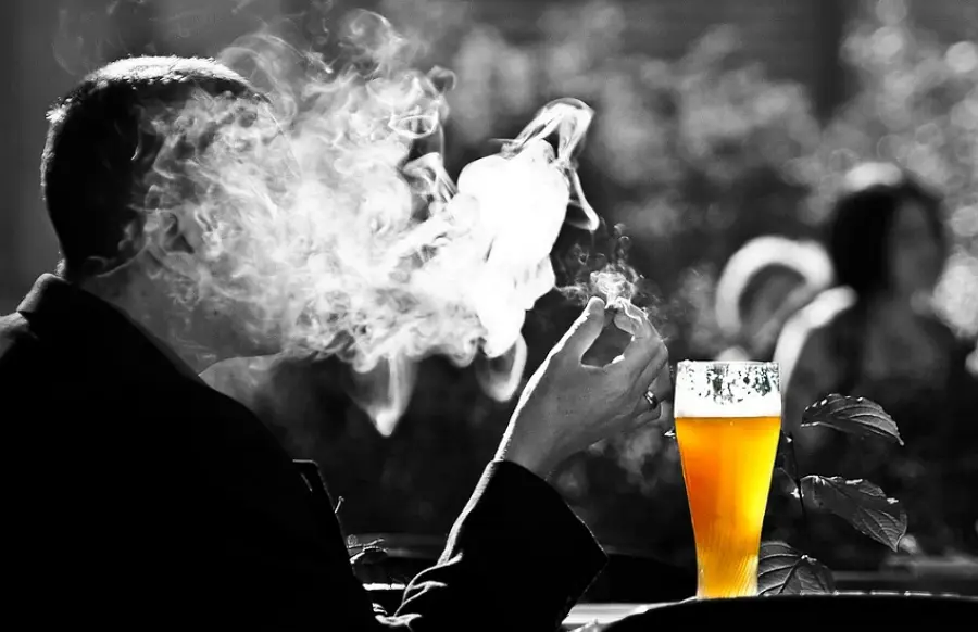 Fumo passivo: tutti gli effetti negativi dell'inalazione involontaria