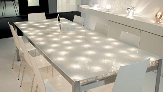 Come costruire un tavolo LED fai da te