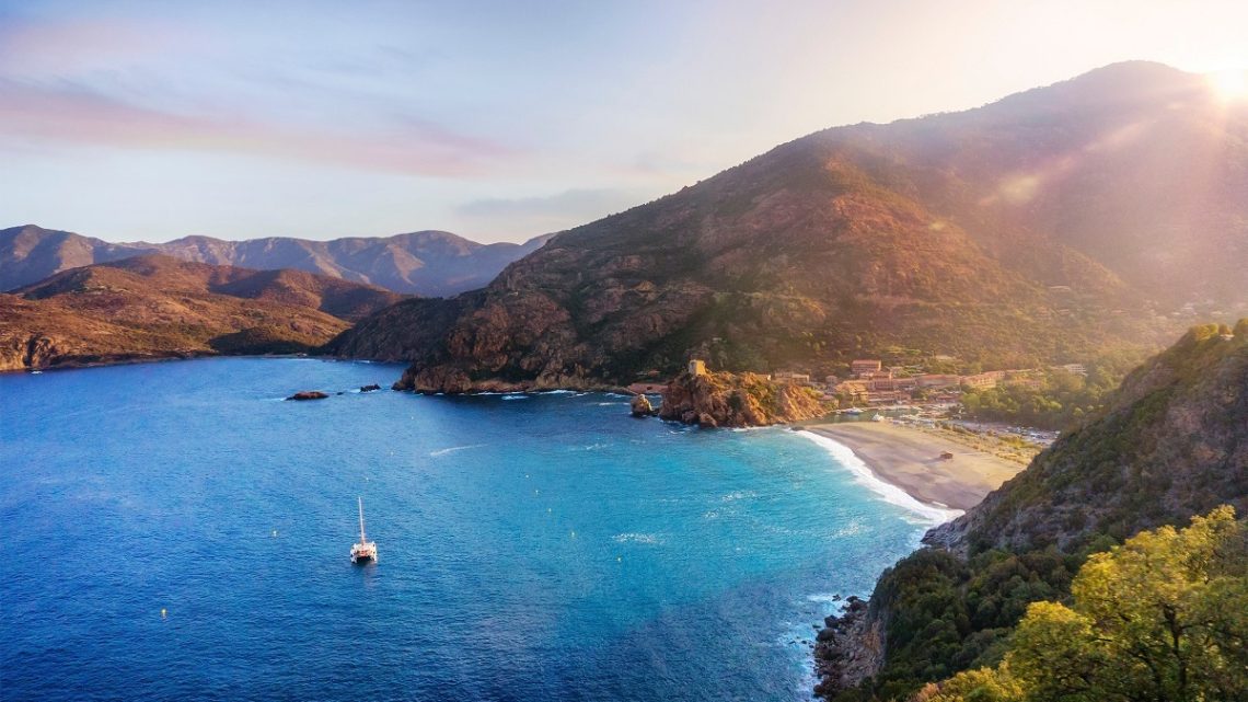 Perché andare in vacanza in Corsica e come raggiungerla?